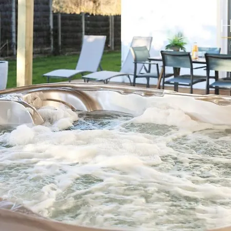Hébergement de vacances Logement De Standing Avec Jacuzzi, Classe 4*